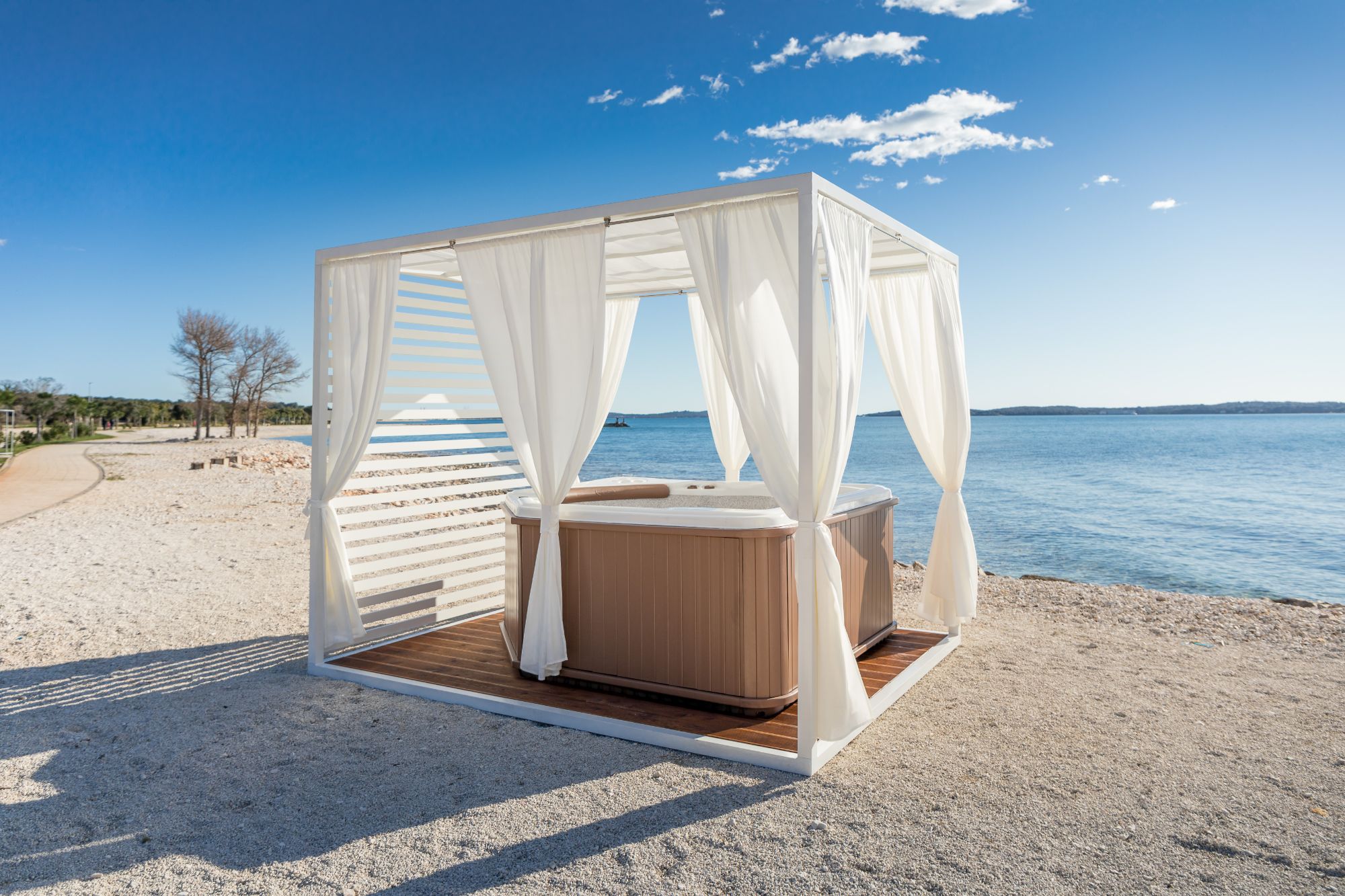 Lezzi pergola za bazen i plažu s ležaljkom
