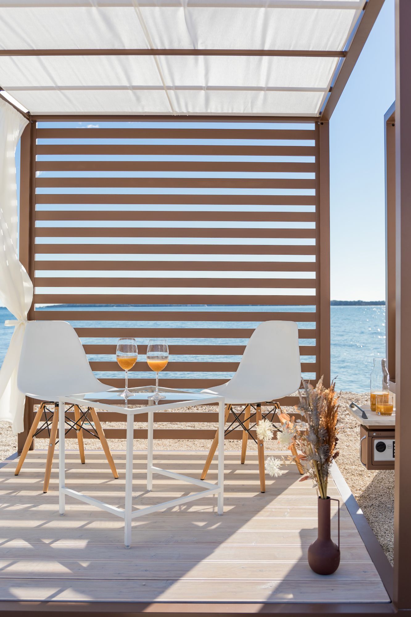 Lezzi pergola za bazen i plažu s ležaljkom